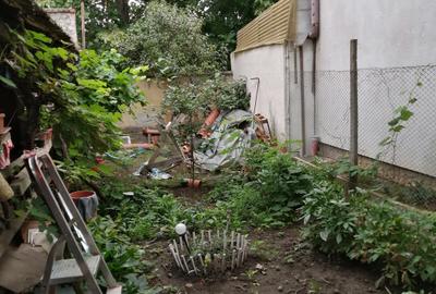 De vanzare  teren intravilan în vatra satului, cu casa veche demolabila, 900 mp - 4