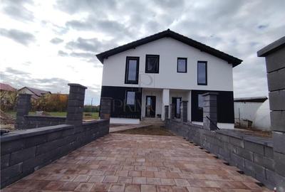 Duplex cu 4 camere în Moșnița Nouă
