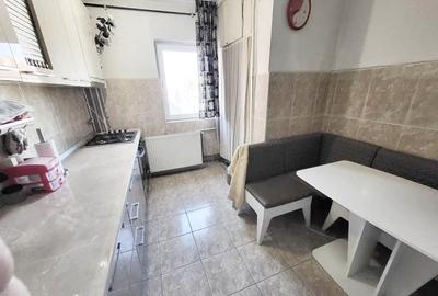 Apartament 3 camere, decomandat, etaj intermediar, zona B-dul Nicolae Titulescu.