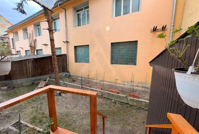 Apartament decomandat 70 mp utili 2 bai pivnita si curte 58 mp Central - 17