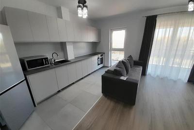 Apartament cu 3 camere semidecomandat, mobilat în Florești