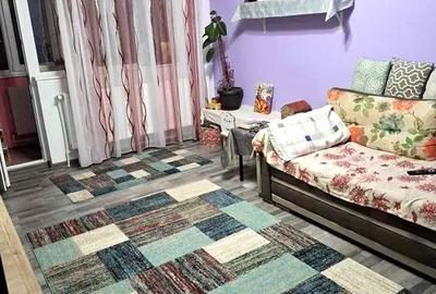 Apartament cu 3 camere decomandat în Sud