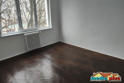 Apartament 3 camere semidecomandat Centru, etaj 3 - 5
