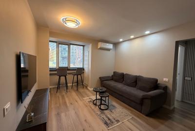 Apartament cu 2 camere semidecomandat, mobilat în Ultracentral