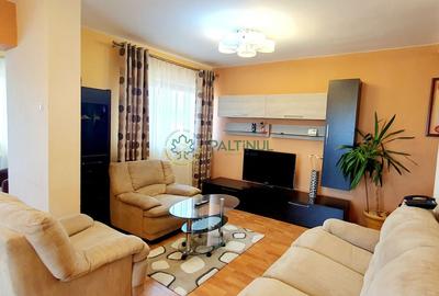 Apartament cu 3 camere, zona Calea Poplacii