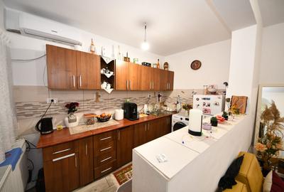 De vanzare casa cu 3 apartamente + anexa 75 mp, Comision 0% - 10