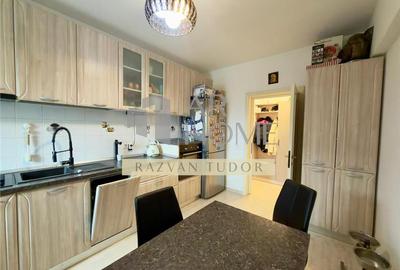 Apartament 4 camere de lux, loc de parcare , Ploiesti , zona 9mai - 11