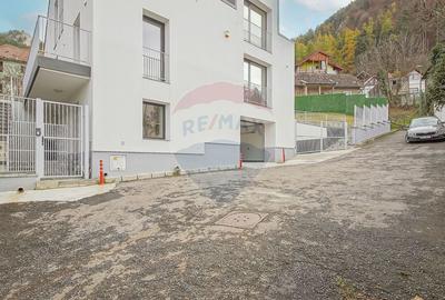 La poalele Tâmpei — vilă contemporană în Schei - 30