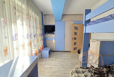 Apartament cu 3 camere decomandat, mobilat în Nufărul