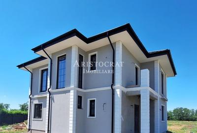 Casă cu 5 camere în Corbeanca
