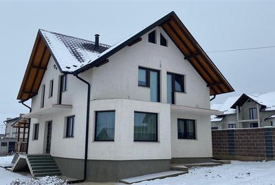 Casă cu 5 camere în Sfântu Ilie