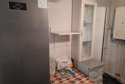 Vand 3 camere decomandate central - 2