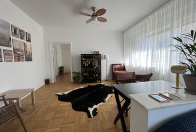 Apartament cu 3 camere semidecomandat, mobilat în Universitate