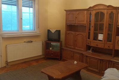 Apartament cu 4 camere decomandat în P-ța Rosetti
