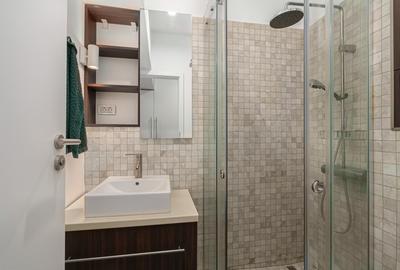 Ghica Plaza, 2 camere + birou, 2 bai, etaj 3/4,  parcare - 7