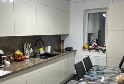 Apartament cu 2 camere semidecomandat, mobilat în Giroc