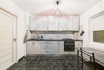 Apartament cu 3 camere decomandat, mobilat în Sebastian