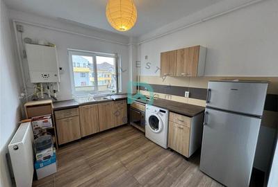Apartament cu 2 camere decomandat în Tractorul