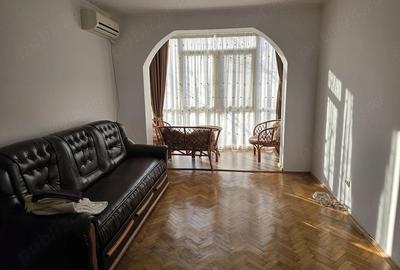 Apartament cu 2 camere semidecomandat, mobilat în Pajura