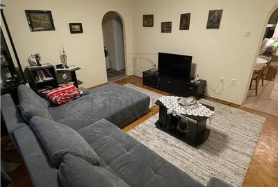 Apartament cu 2 camere semidecomandat, mobilat în Central