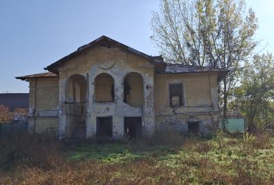 Se vinde conacul Iuca din Conțești - 1