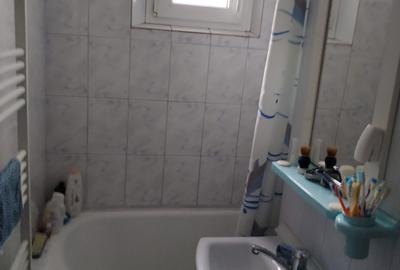 Apartament 3 camere  , Sud ( Scoala nr. 8), decomandat, cu CT, 48 mp etajul 1/4.