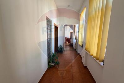 Casa premium, central, stil boieresc renovata modern, parcare in curte - 14