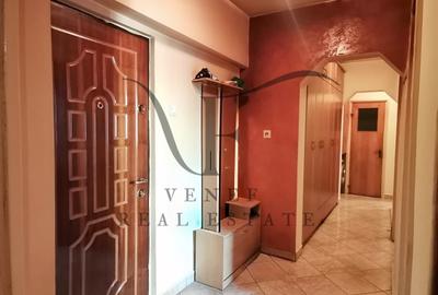 Apartament cu 3 camere decomandat în Lacul Tei