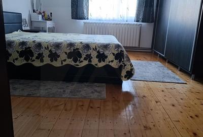Casă cu 3 camere în Central