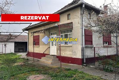 Casa 2 camere cu 920 mp teren Alba Iulia Zona HCC la asfalt toate utilitatiile - 1