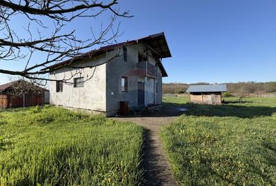 Casă / Vilă cu 3 camere de vânzare - 35