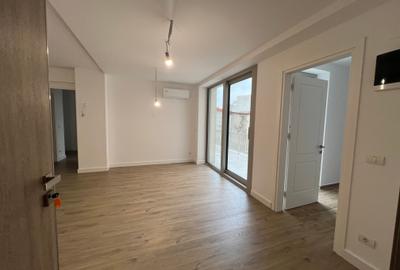 Apartament cu 4 camere semidecomandat în Armeneasca