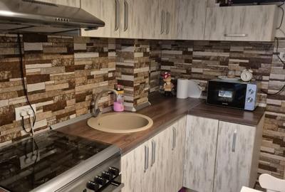 Apartament 3 camere decomandat Năvodari, 64 mp, centrală proprie, AC, etaj 2 - 2