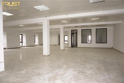 Spatiu comercial, 330 mp, zona centrala