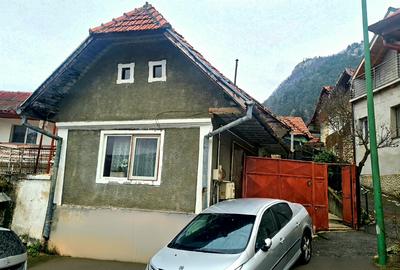 Casă individuală cu 2 camere în Schei