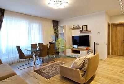 Apartament cu 4 camere semidecomandat, mobilat în Băneasa