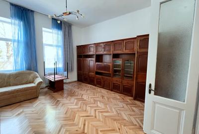 Casă cu 4 camere în Gruia