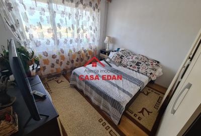 Apartament cu 3 camere decomandat în Câmpina
