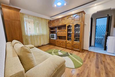 Apartament cu 2 camere semidecomandat, mobilat în Trivale