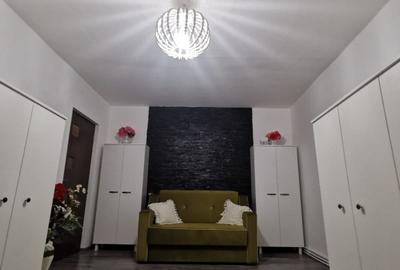 Apartament 3 camere , etaj 1, zona Calea Zarandului - 2