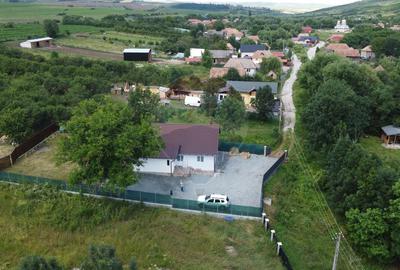 Casa finalizata recent, 2.800 mp teren Livada - Petresti de Jos - 1