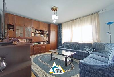 Apartament cu 3 camere decomandat în Podgoria