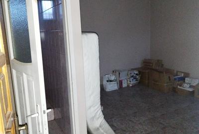 Vand casa cu 10 camere in zona 7 Noiembrie - 9