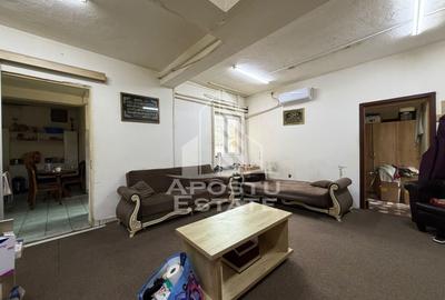 Casa individuala, cu 12 camere,5 bai, acces auto, teren 642, Girocului - 1