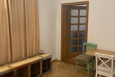 Apartament cu 2 camere semidecomandat, mobilat în P-ța Sfinții Voievozi