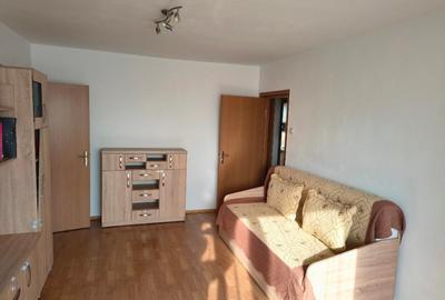 Apartament cu 2 camere semidecomandat, mobilat în Tractorul