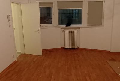 3 camere NEMOBILAT- parter Dacia-Piata Romana metrou 450 m - 2