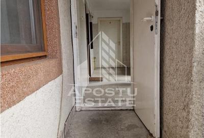 Casa familiala cu spatiu comercial si garaj P+1E+M 720 Mp - 18