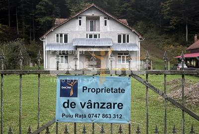 Casă individuală cu 8 camere decomandat în Cugir