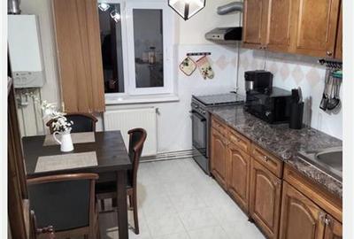 Apartament cu 3 camere decomandat, mobilat în Lipovei